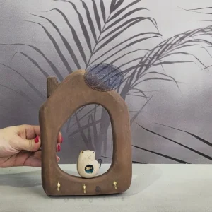 ۹. نمای دکوری جاکلیدی گربه تکی روی دیوار
